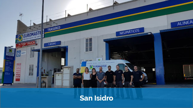 equipo en san isidro frente al taller